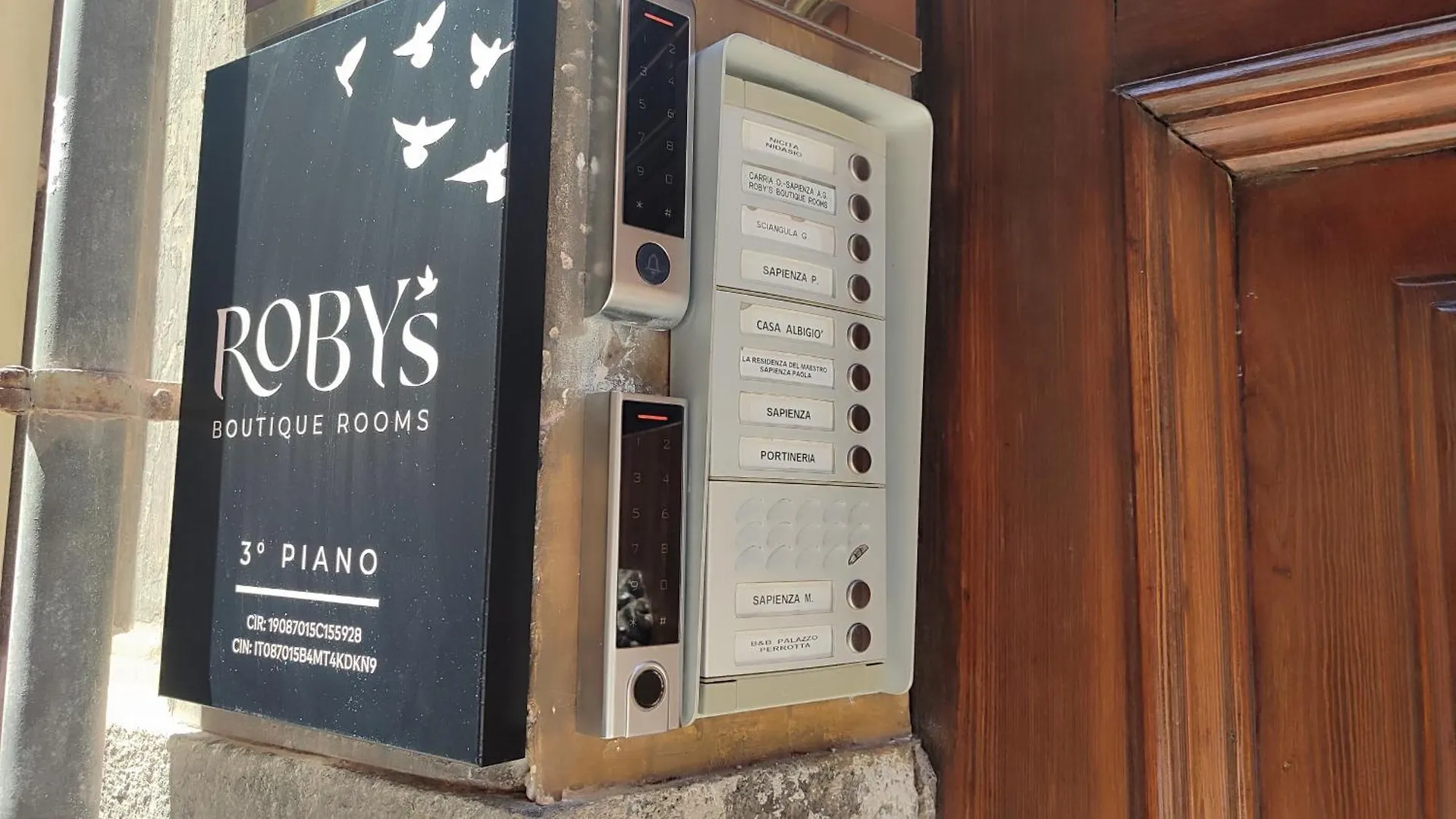 Roby'S Boutique Rooms - Luxury B&B Katanya Oda ve Kahvaltı